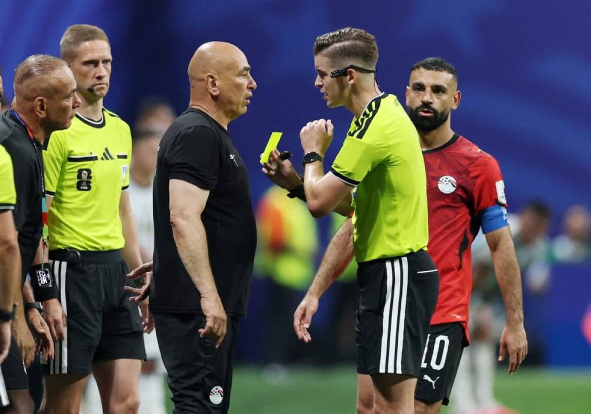 أول رد فعل من اتحاد الكرة المصري على قرارات حكم مباراة مصر والأرجنتين