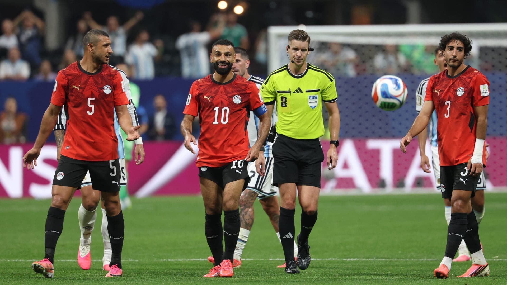 أمير سعودي يعلق على إقصاء مصر من كأس العالم