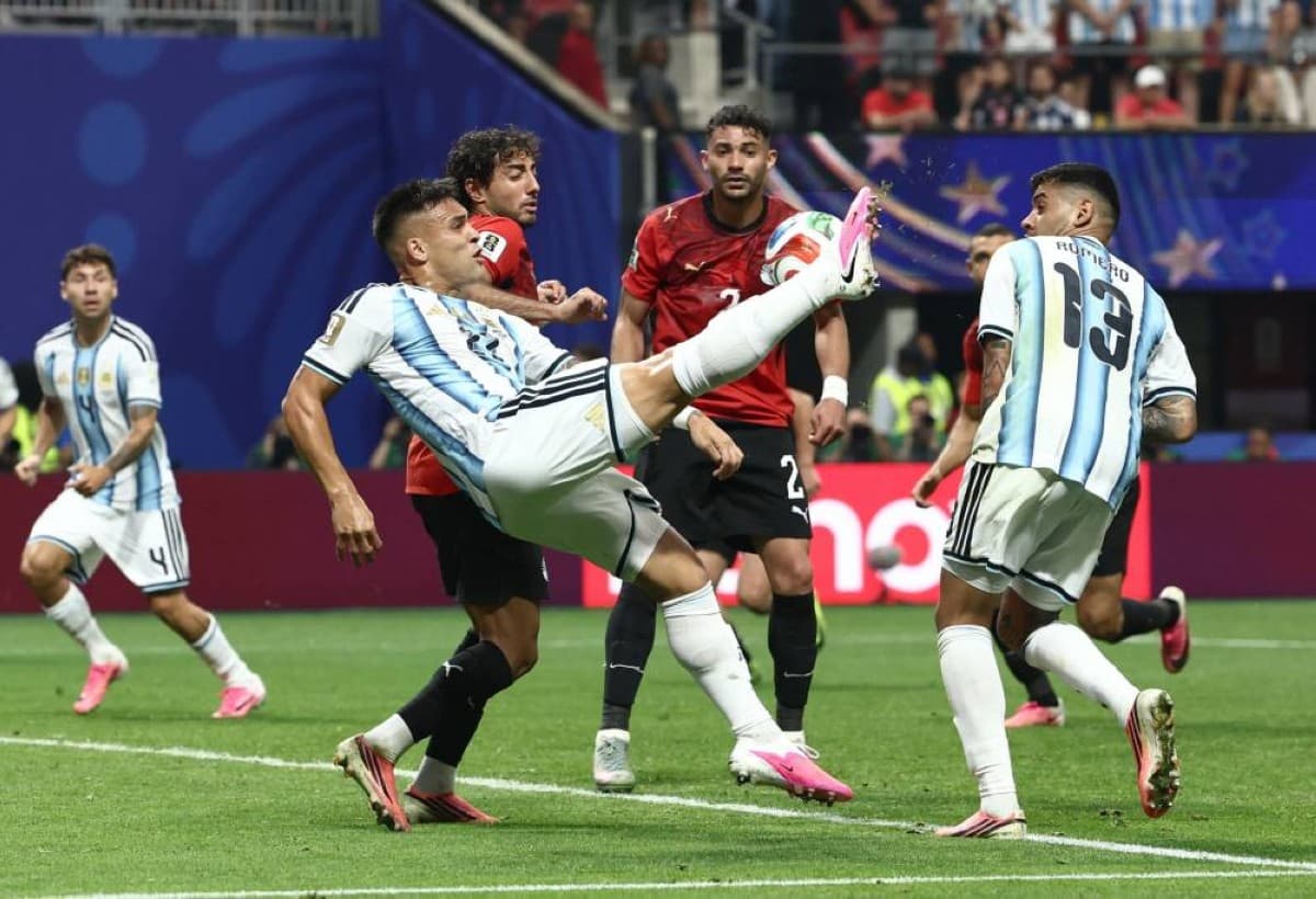 نجم فرنسا السابق: منتخب مصر تعرض للسرقة أمام الأرجنتين